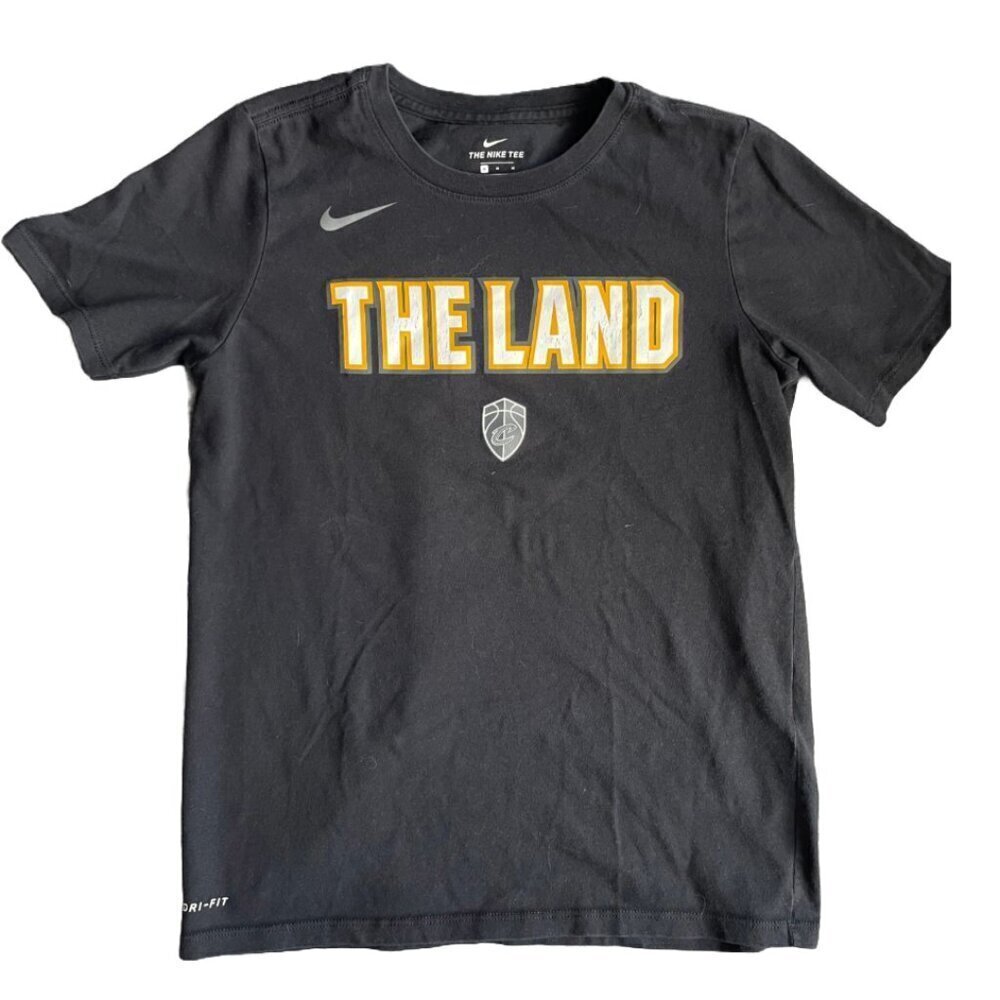 Cavs T-Shirt Nike Size Medium Boys Excellent Condition‎
